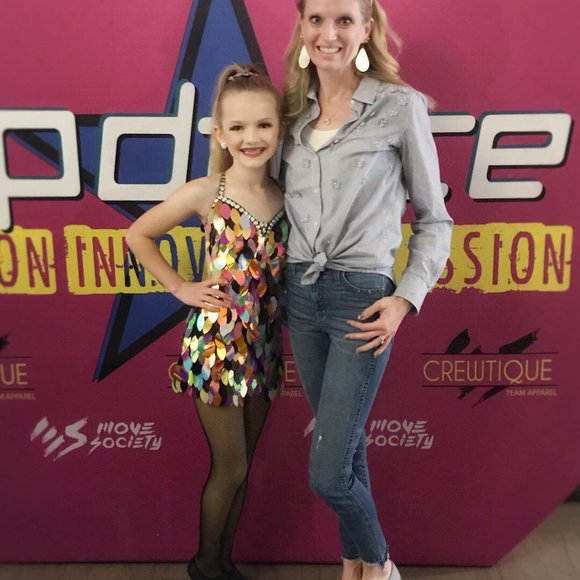 Meet your Posher, Elizabeth - Picture 3 of 4